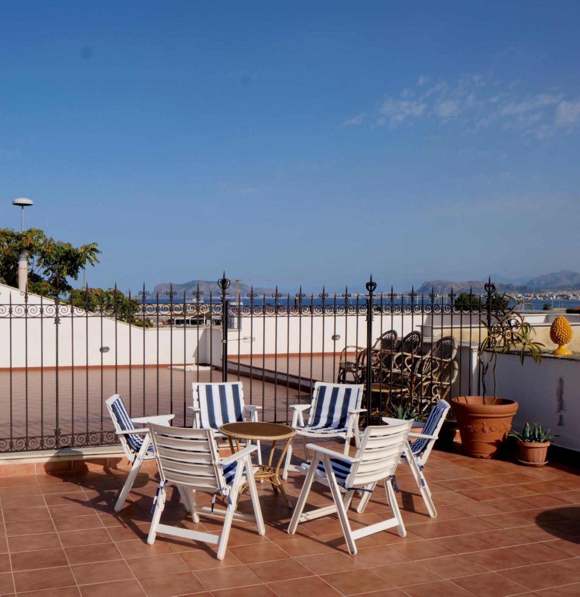 Attico Con Terrazza Sul Porto Leilighet Palermo Eksteriør bilde